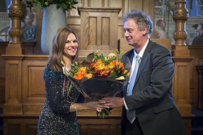 Dorina Maria Buda and Rector Magnificus Elmer Sterken - photo by Kees van der Veen