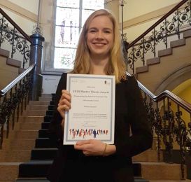 Bettina Hünteler wins NIDI/NVD Thesis Award