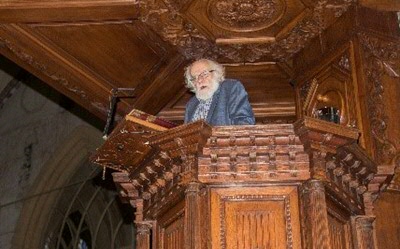 Professor Gregory Ashworth, hoogleraar erfgoedplanning en stedelijk toerisme aan de FRW, opende jarenlang de welcoming ceremony voor alle buitenlandse studenten aan de RUG, in de Martinikerk. Dit is de laatste keer dat hij dat kon doen, in 2015 (foto: Peter van der Sijde RUG)