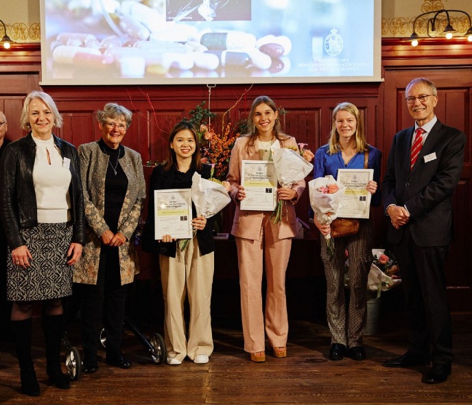 Winners Saal van Zwanenberg Onderzoeksprijs 2023 (Tram Nguyen aan de linkerkant) | photo: Wardie Hellendoorn