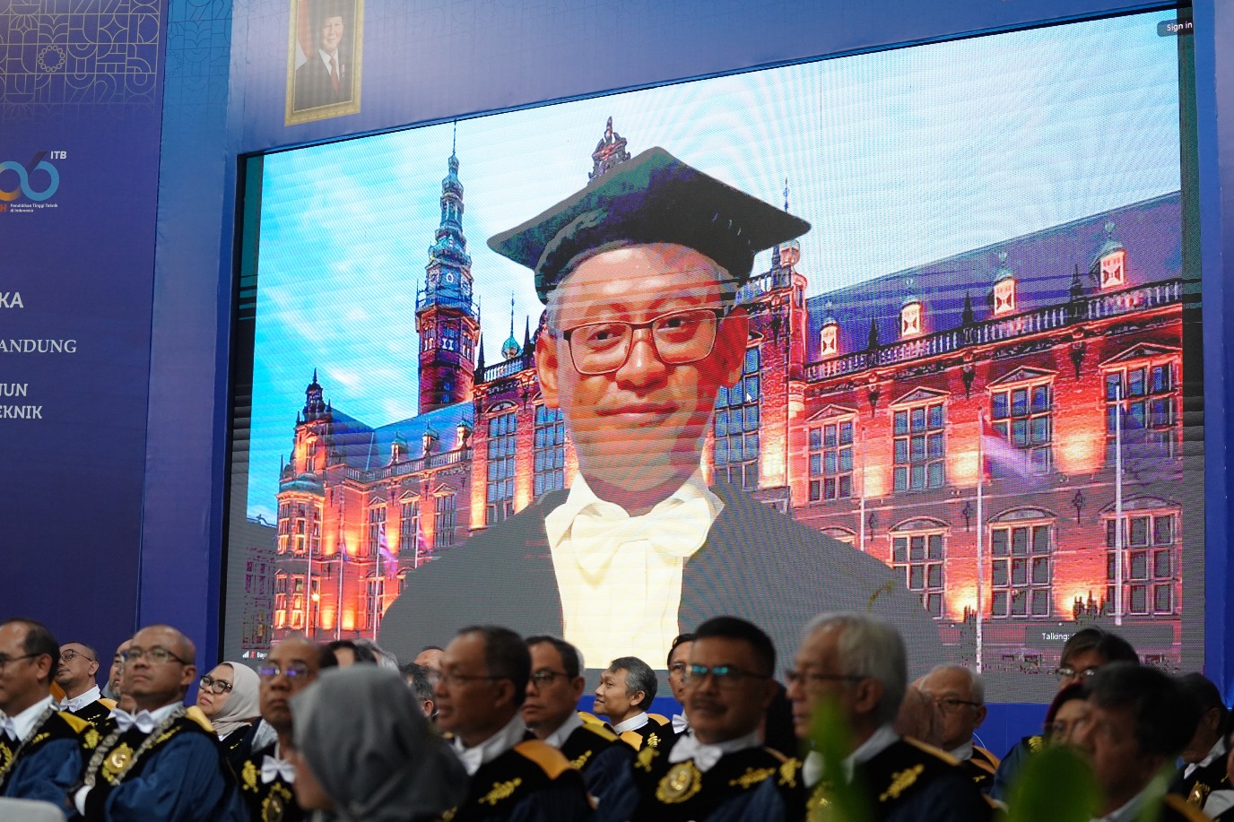 Jayawardhana neemt online deel aan de ceremonie