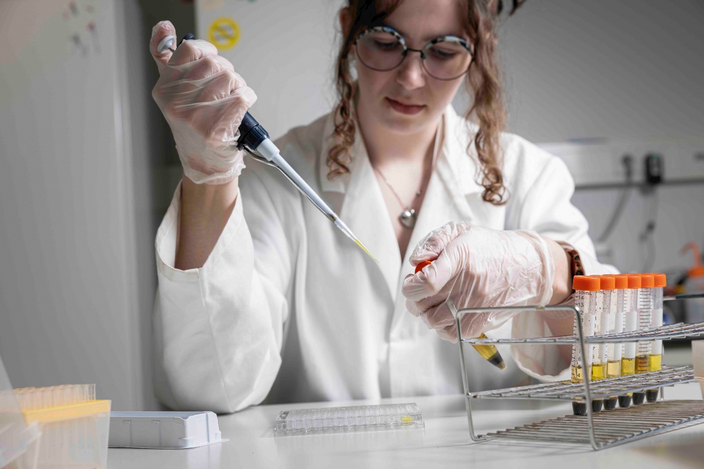 in het lab