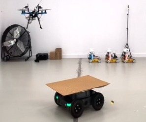 drone vliegt boven grondrobot