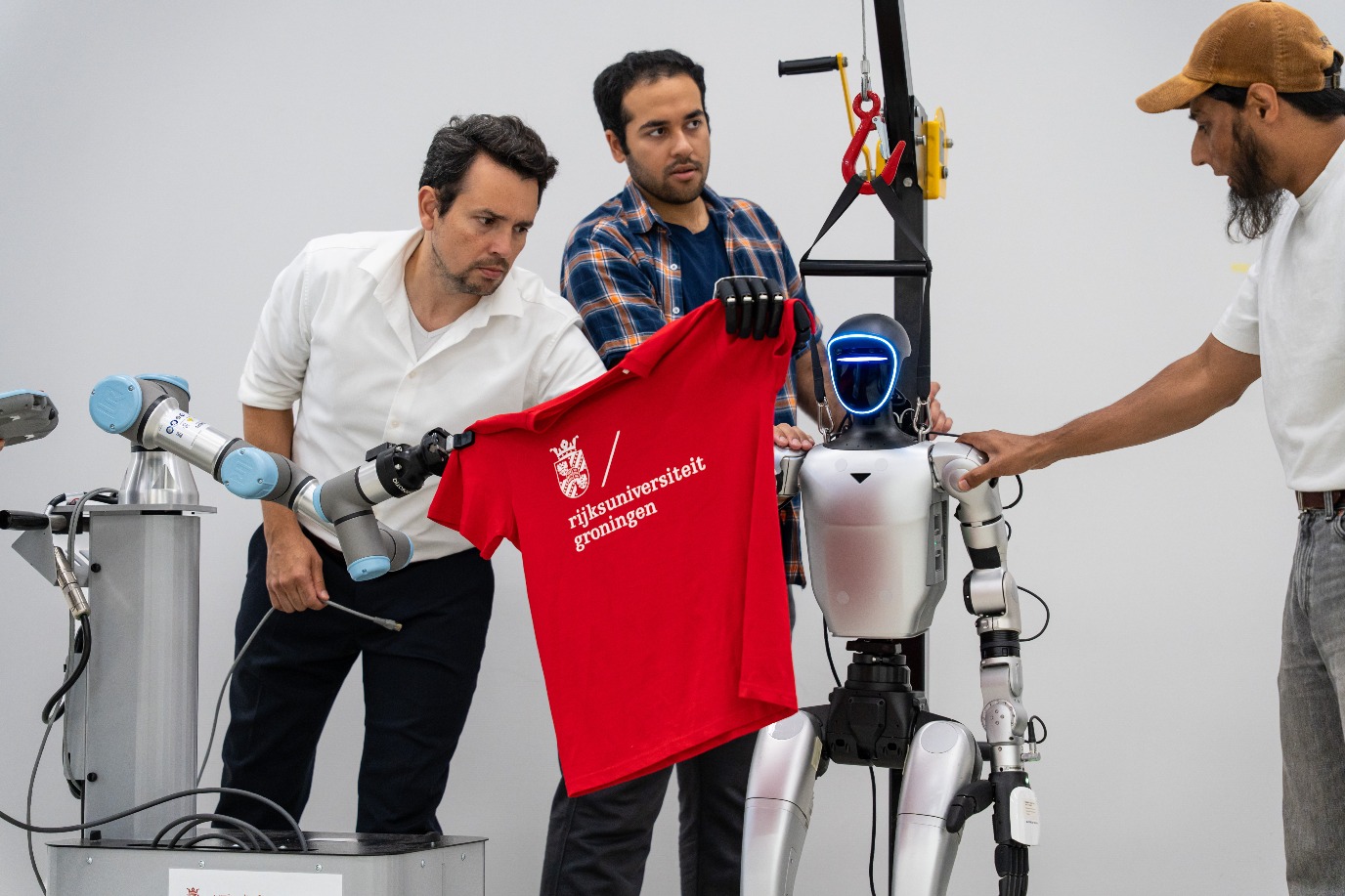 Over een paar maanden worden grotere, industri&euml;le robots geleverd die nodig zijn voor verder onderzoek. | Beeld Willem Sern&eacute;