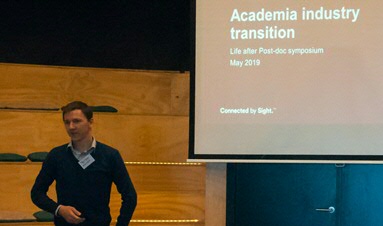 Régis presenting tips for transitioning