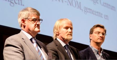 Van links naar rechts :Prof. Lubbert Dijkhuizen (University of Groningen), Prof. Clemens van Blitterswijk (University of Twente) and Prof. Paul Savelkoul (VU University Medical Center Amsterdam)