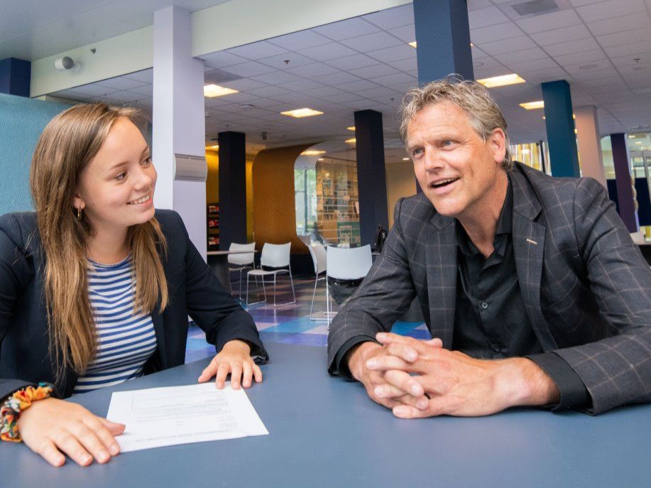 Bas Baalmans (GDBC) in gesprek met Helen van de Kop