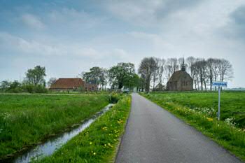 Kerk en pastorie van Leegkerk (foto Hardscarf)