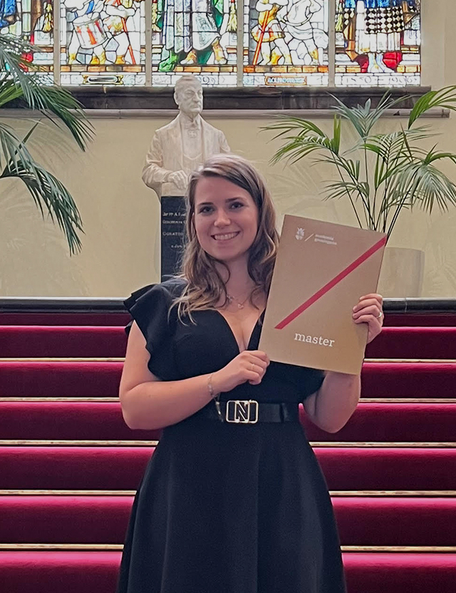 
						Testimonial van	alumnus Leonie Munster