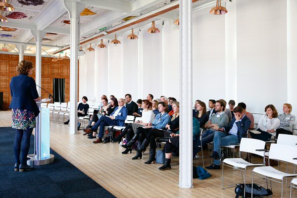 Presentation by Nicole Huijts at the Symposium Sociale Innovatie en de Energietransitie. Photographer: Roy Borghouts