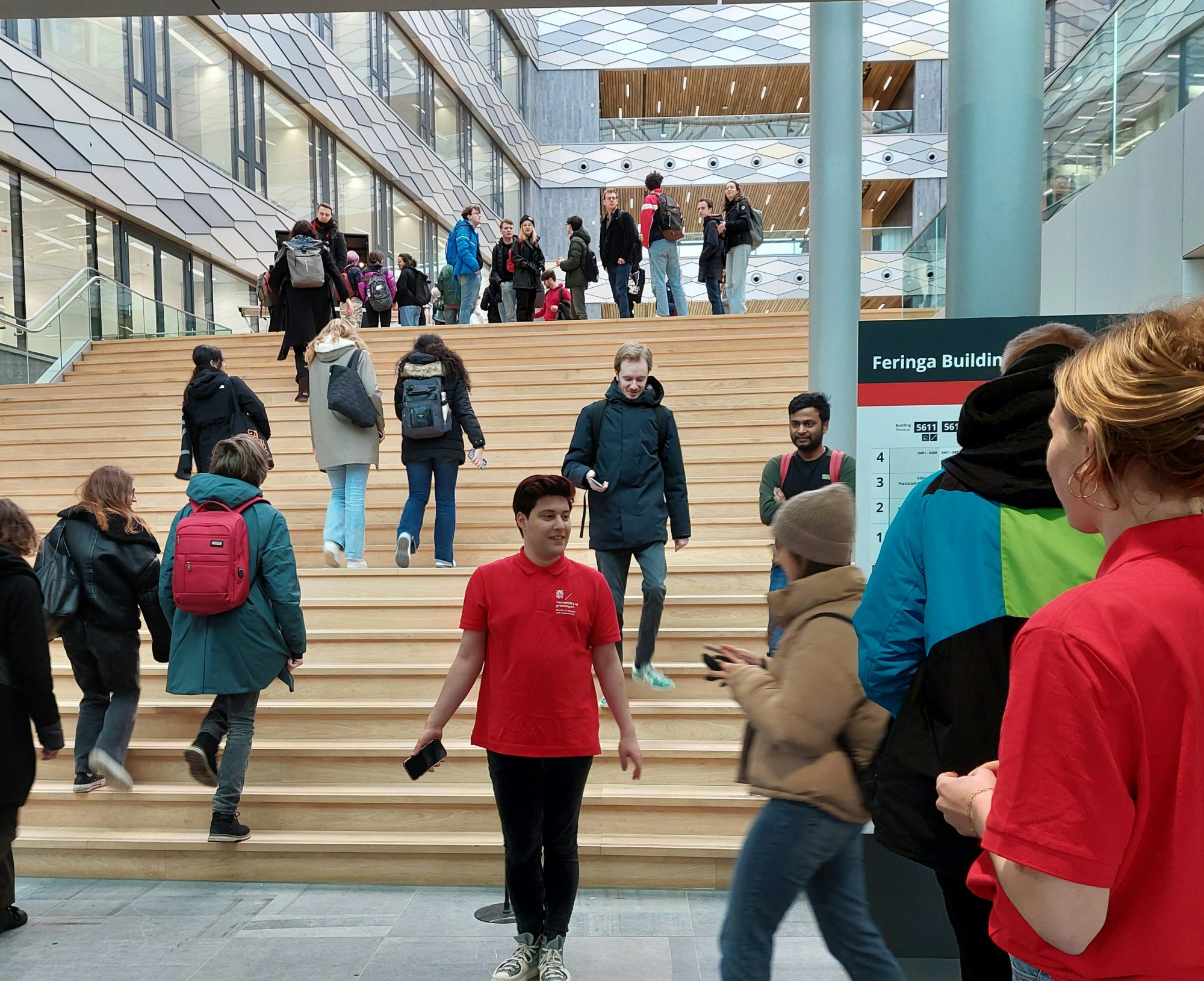 Feestelijk ontvangst van eerste studenten in Feringa BuildingFestive welcome of first students in Feringa Building