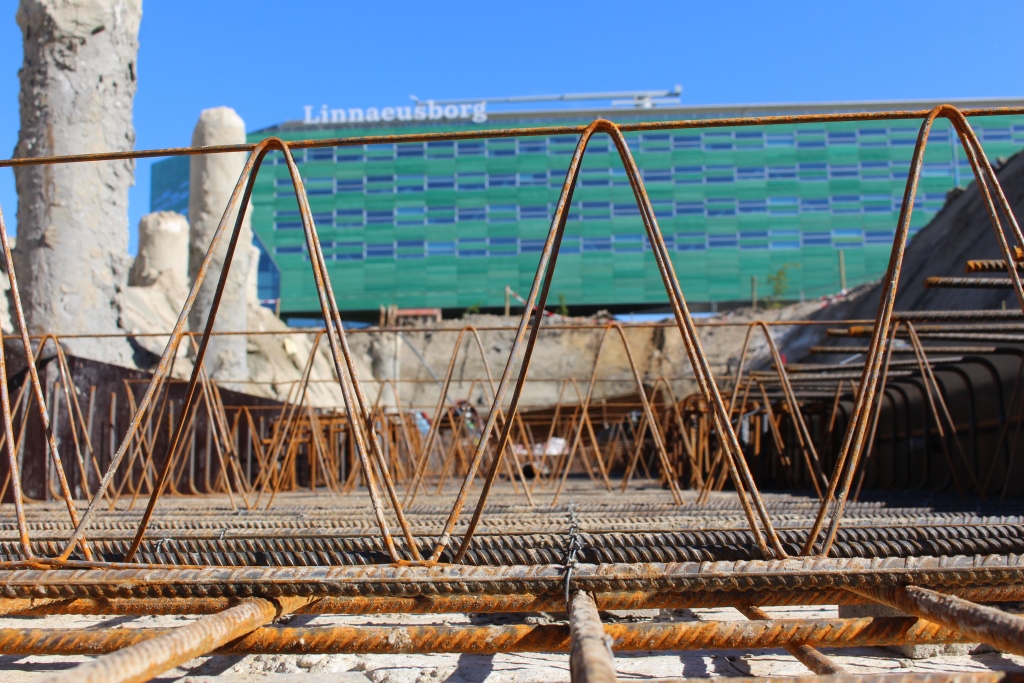 Armed concrete for the new EAE building in front of the Linnaeusborg | July 2015Gewapend beton voor de EAE met de Linneausborg op de achtergrond | juli 2015