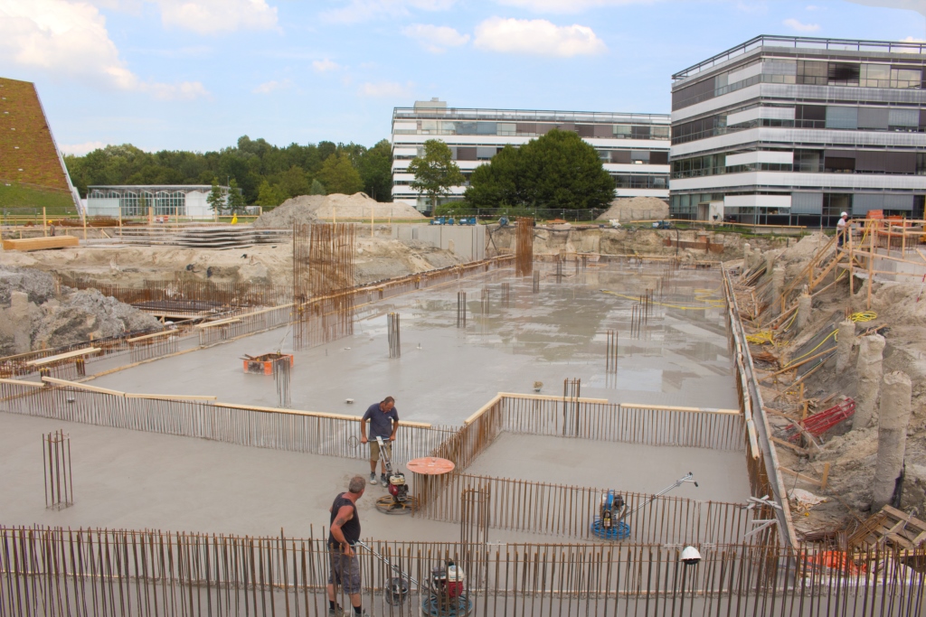 The basement floor is almost ready | August 2015De keldervloer is bijna klaar | augustus 2015