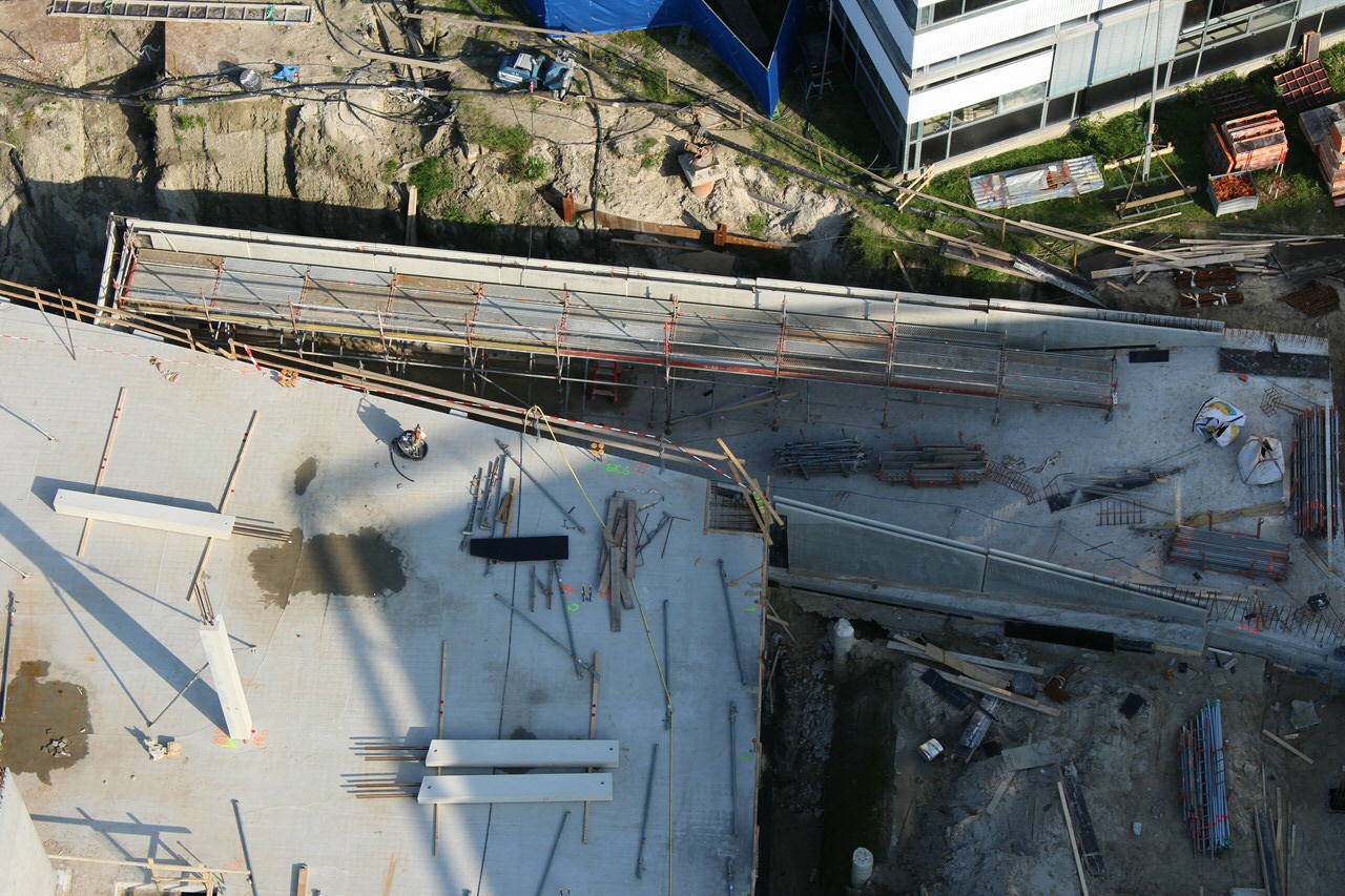 The entrance to the basement for bicycles | October 2015De toegang tot de fietsenkelder | oktober 2015