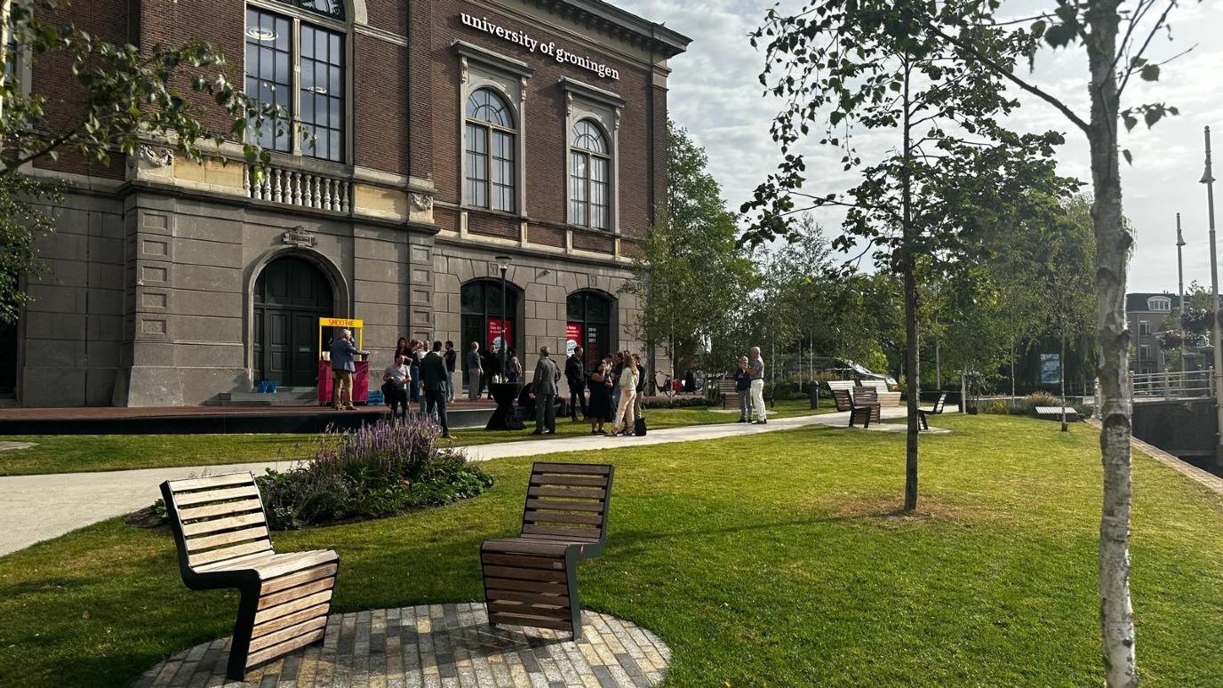 Een nieuw, groen parkje aan het water bij Campus Fryslân