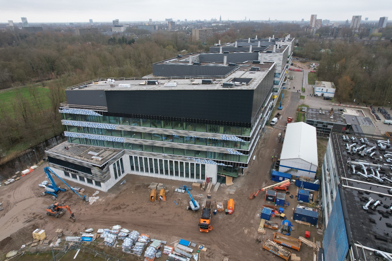 Fase 2 van Feringa Building in aanbouw
