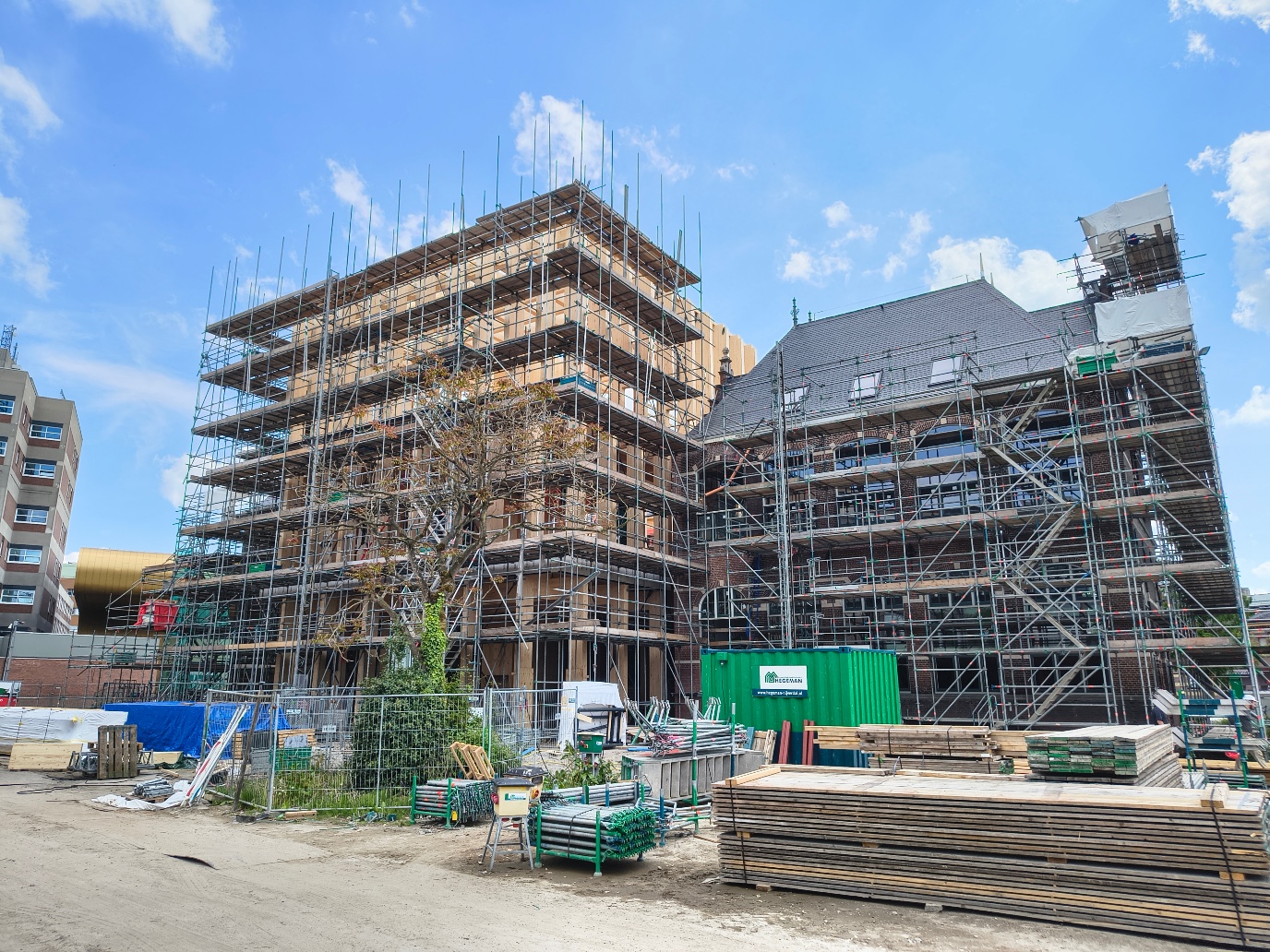Bladergroen Building bereikt het hoogste punt
