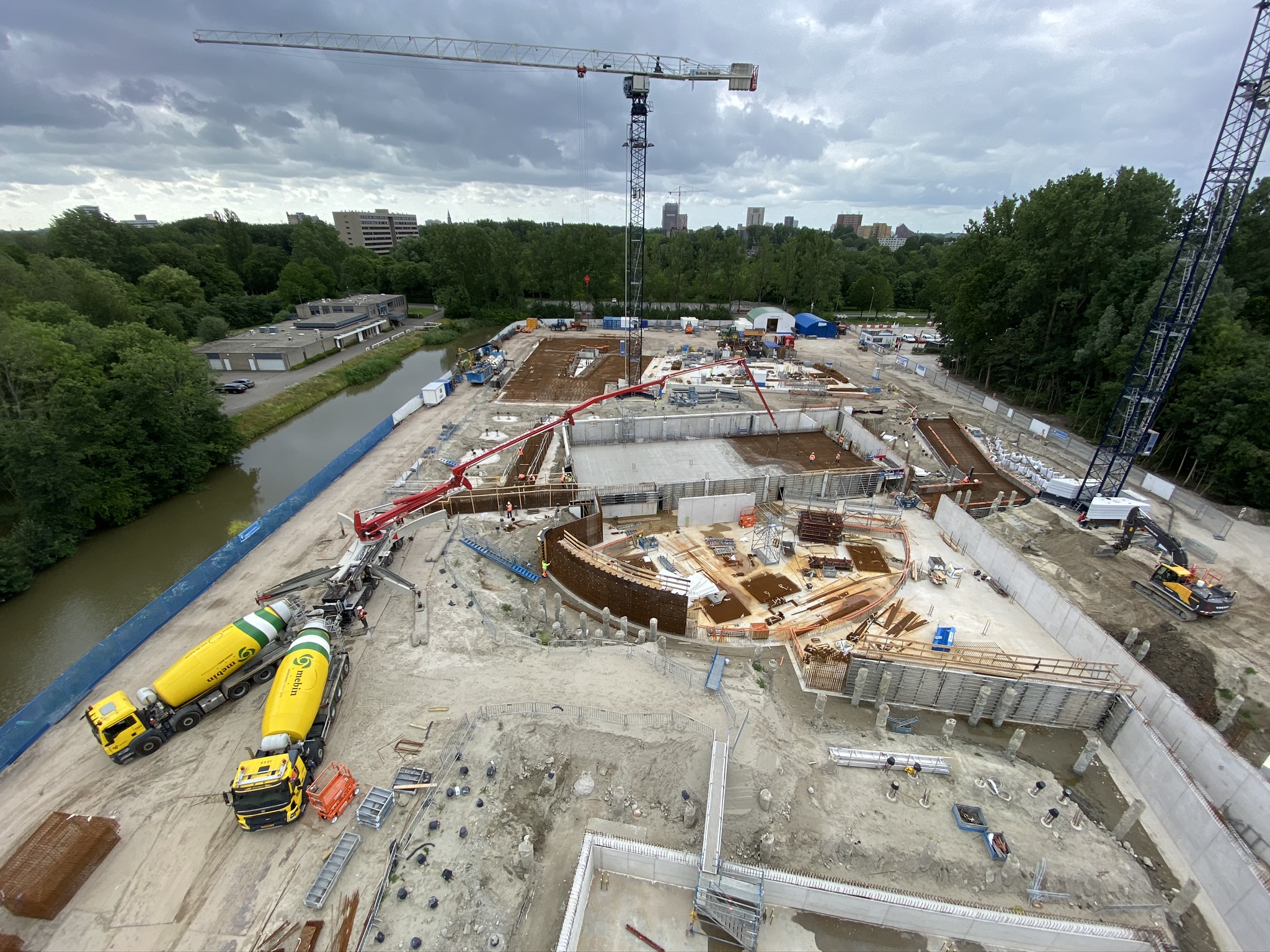 June 2020 | Pouring of cement in the clean rooms
