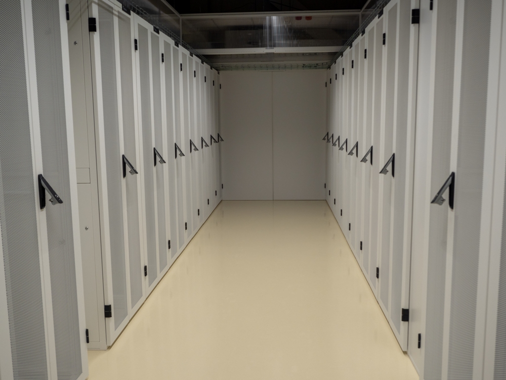 HPC Datacenter of the UG is completed (photo: Ronald Koelink)
