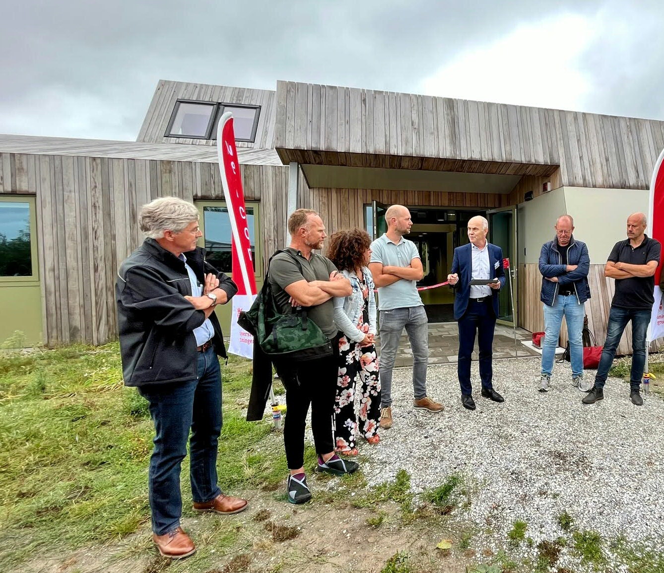 Biemans bedankt het bouwteam | John Timmer, Romke Dijkstra, Andre Braaksma, Marielle Jager, Marten Vellema, Siebe Terpstra en Gerben Pieterman (niet aanwezig)Biemans thanking the construction team | John Timmer, Romke Dijkstra, Andre Braaksma, Marielle Jager, Marten Vellema, Siebe Terpstra and Gerben Pieterman (not in the picture)