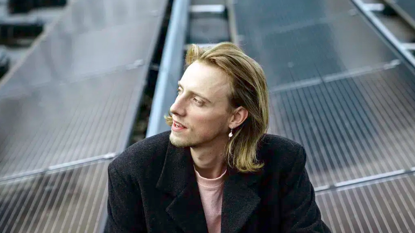 Floris Doeglas (32) spoort energieslurpers op en zorgt dat ze verminderen