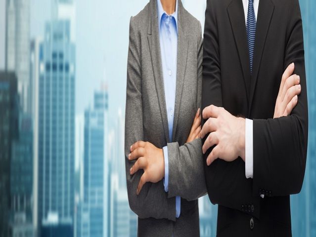 Leiders selecteren copie&euml;n van zichzelf: van old-boys naar new-girls netwerken?