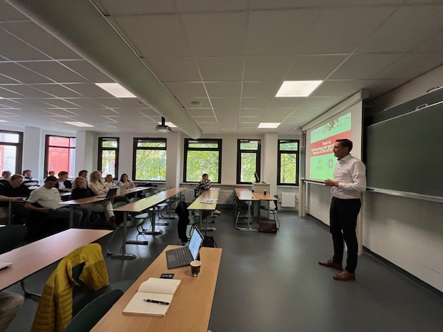 Ferr-Tech&rsquo;s CEO, Richard Bruins, reacts to the students&rsquo; ideas during the discussion session.