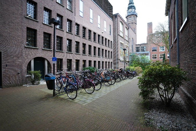 bicycle parking in courtyard 