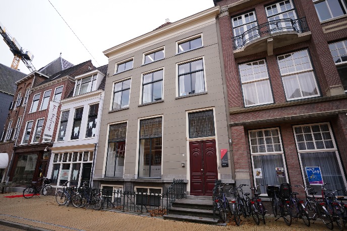 Gehele gebouw van de de buitenkant