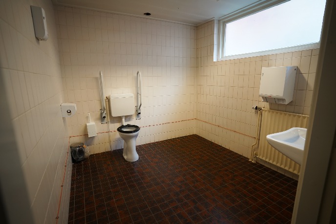 Rolstoelvriendelijk toilet op locatie