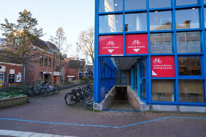 Underground bicycle parking 