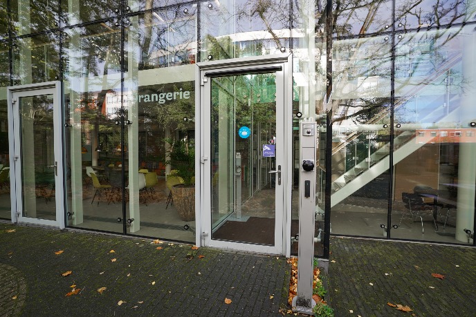 Entrance from the outdoor courtyard to the orangerie