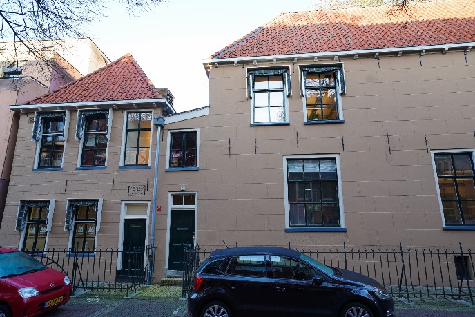 Gehele gebouw van de buitenkant