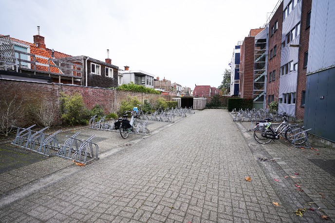 Bicycle parking in the courtyard