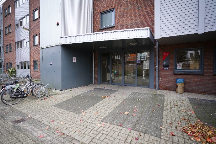 Main entrance in the courtyard