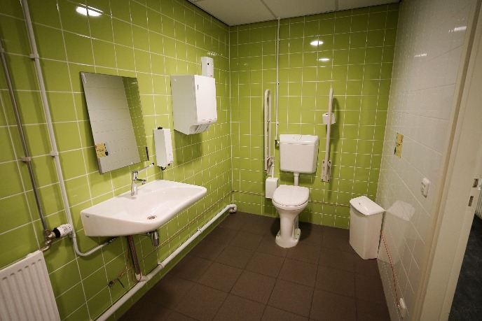 Rolstoelvriendelijk toilet op locatie