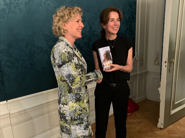Janka Stoker (links) en auteur Wilma Kieskamp
