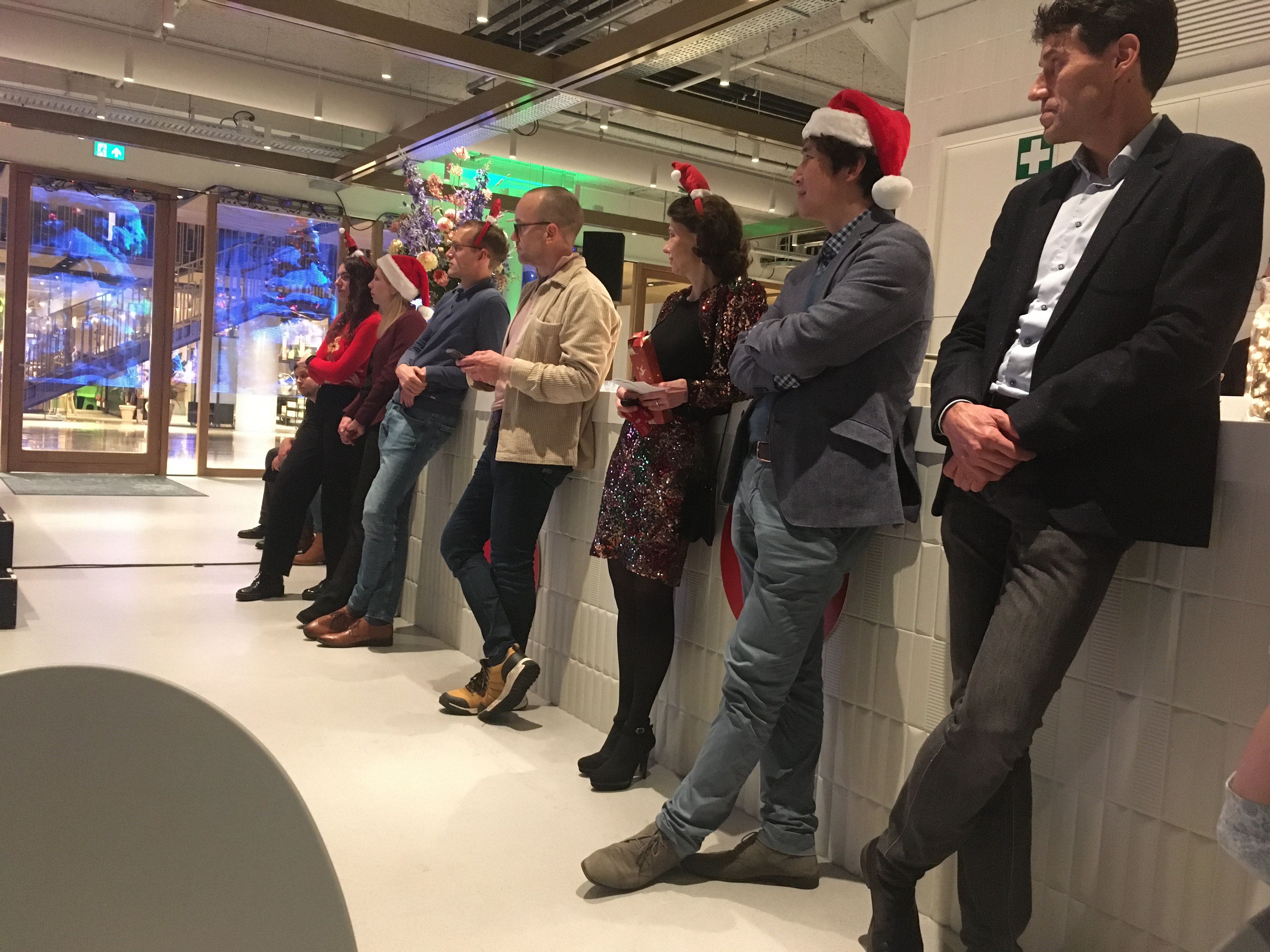 Publiek aan de bar