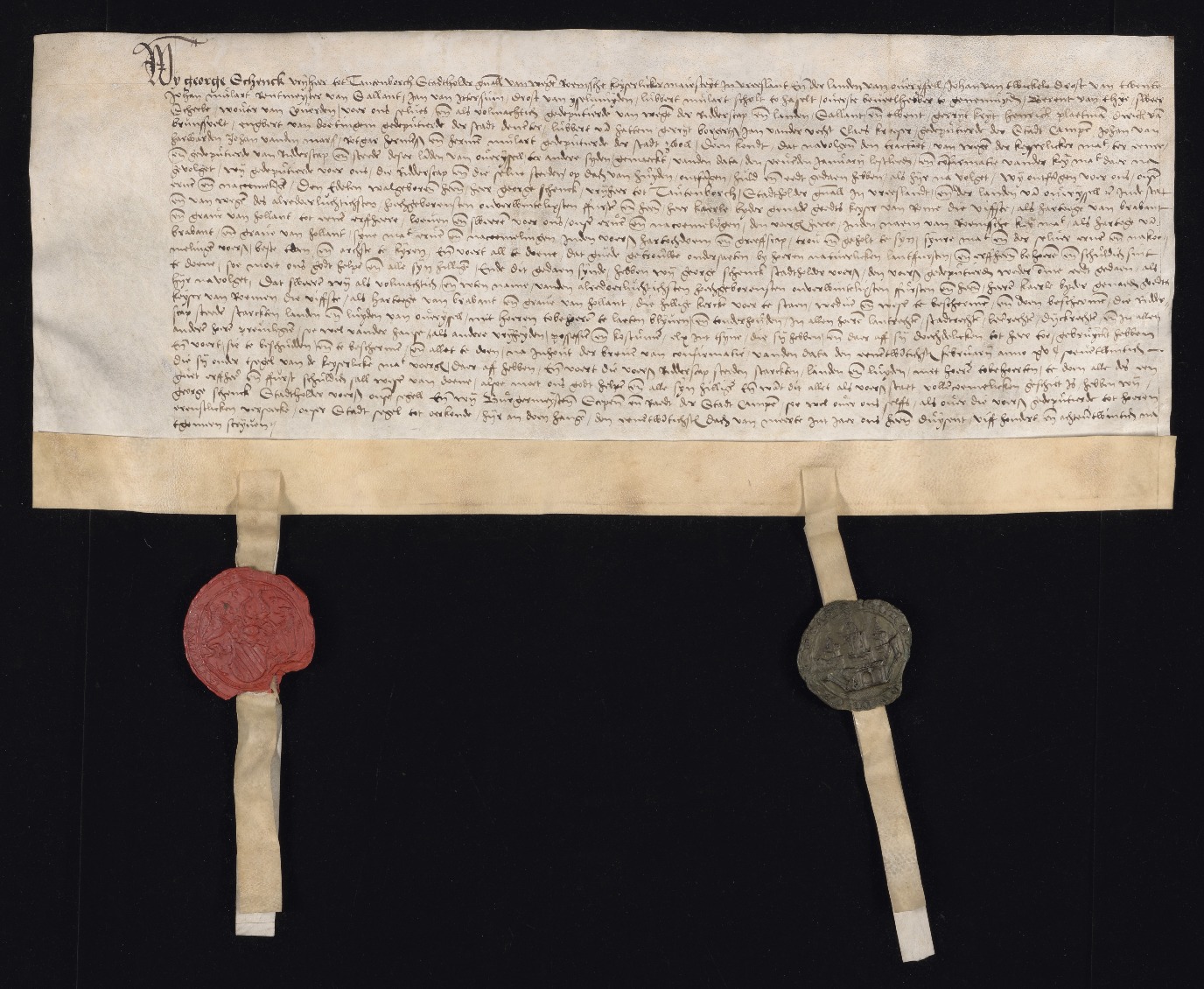 Foto: middeleeuws charter met twee zegels ter bekrachtiging.