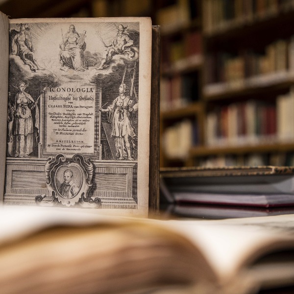 Mining Library Treasures. Discovering the KNIR through its Special&nbsp;Collections