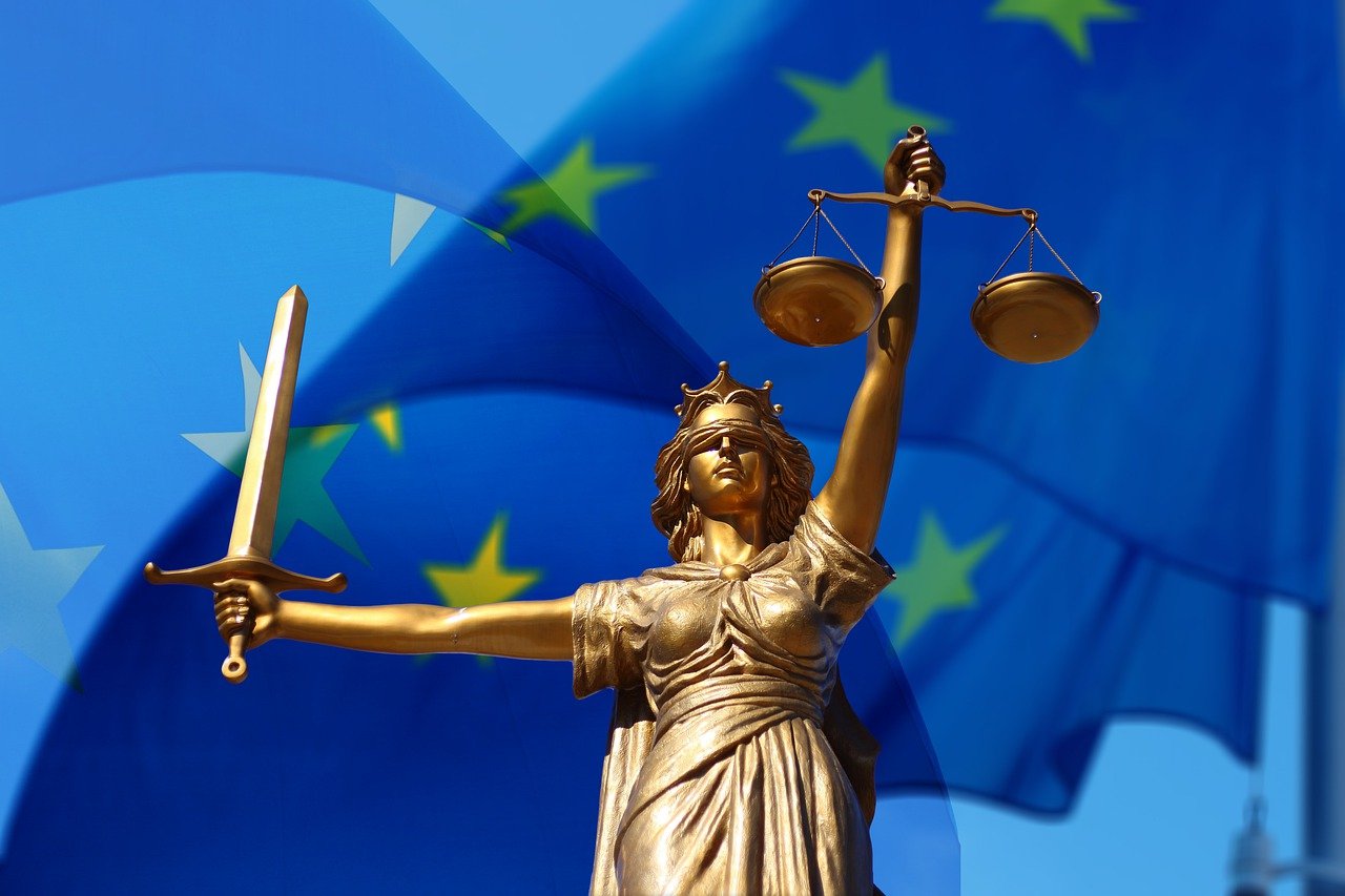 Lady Justice in front of the European flag