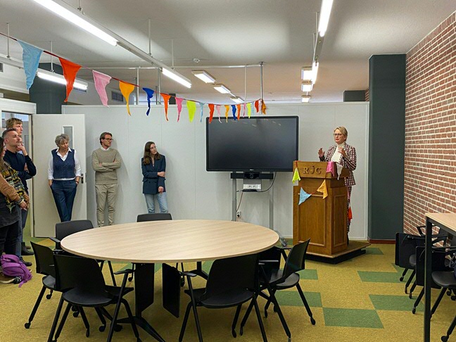 Opening Collaboratories