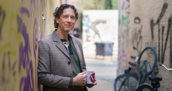 Verhalen bedenken maakt weerbaar tegen complottheorieën