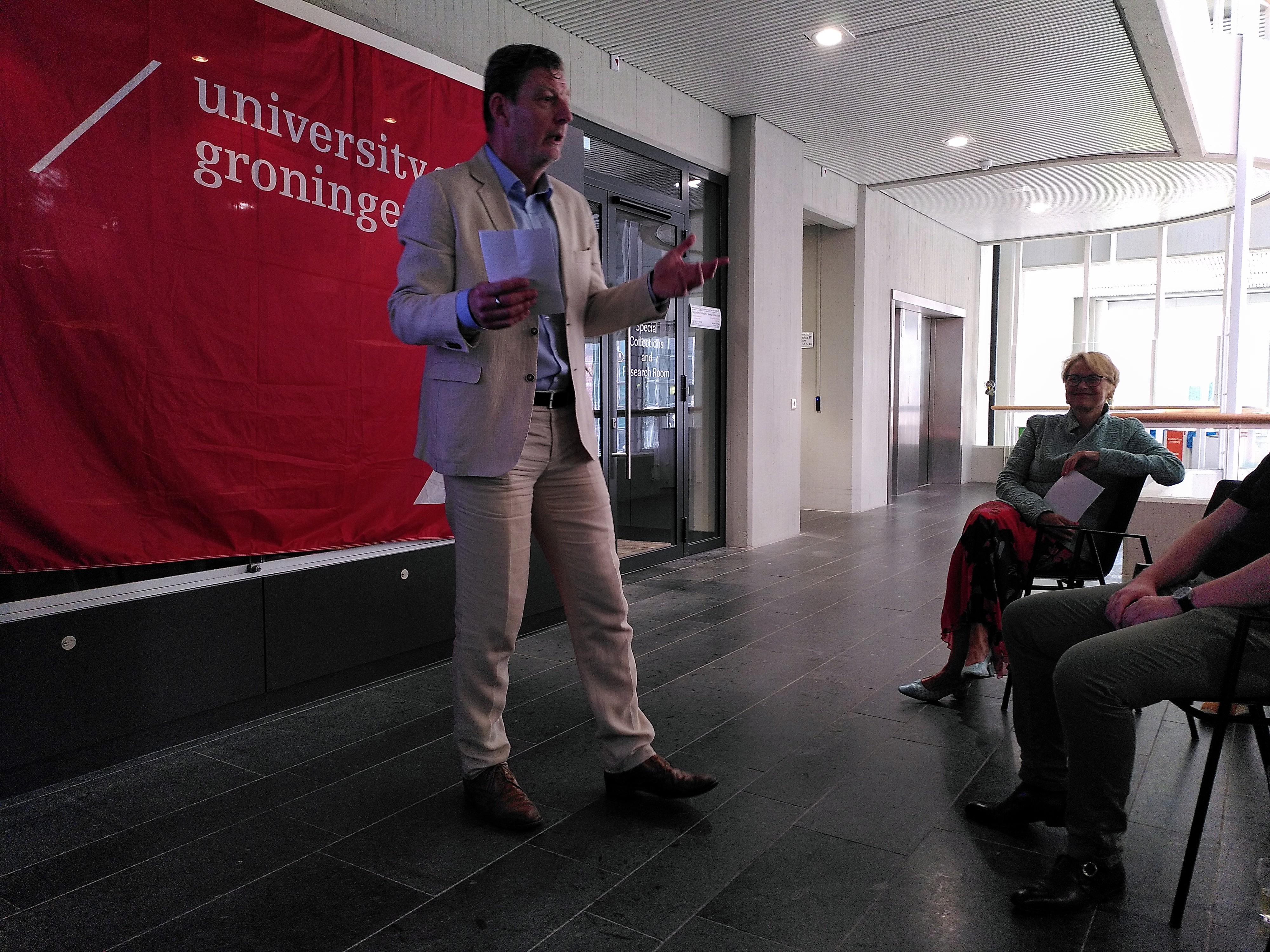 Conservator Bijzondere Collecties Adrie van der Laan vertelt over de tentoonstelling