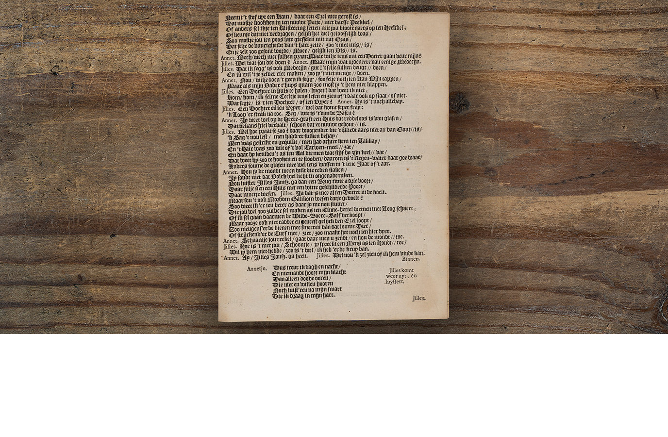 Annetje voert Jilles dronken waarna ze hem beveelt een dokter te halen. Ze geeft hem instructies die hem naar het huis van Karel zullen leiden.Annetje gets Jilles drunk and then orders him to fetch a doctor. She gives him instructions, which will lead him to Karel’s house.