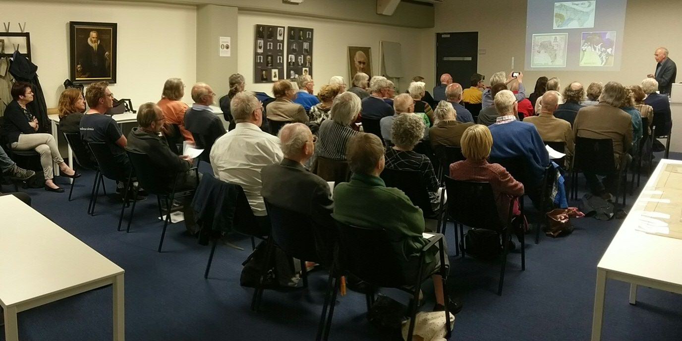 Reinder Reinders licht de grote betekenis van de geologische kaart van Acker Stratingh toe.