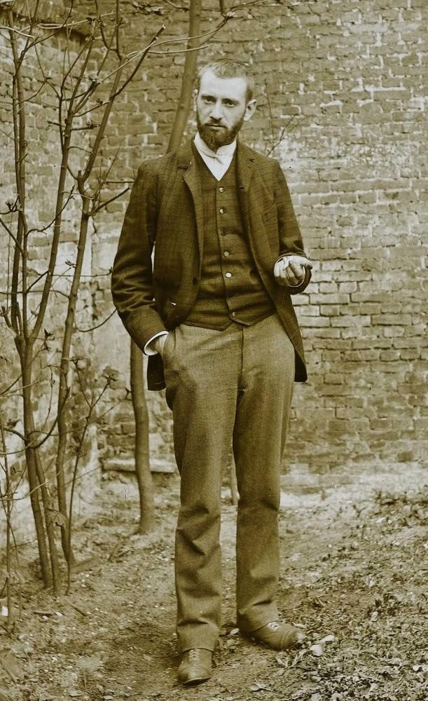 Kunstenaar Marius Bauer op 21-jarige leeftijd. (1888). ca 1890. Foto, 611×1,000 pixels. Bron: Wikipedia. Bekeken: 06-06-2023.