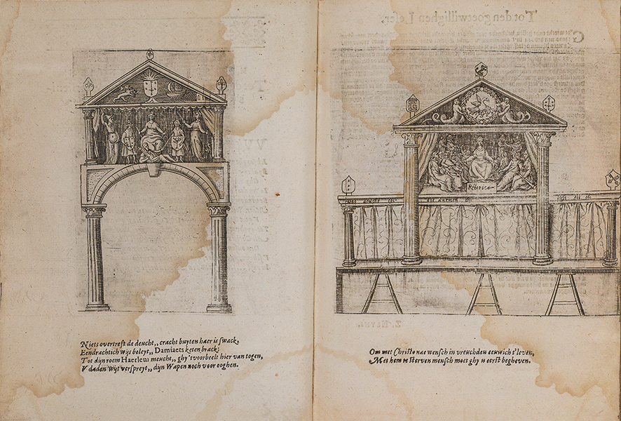 Gravures van de triomfpoort (links) en de toneelstellage (rechts)