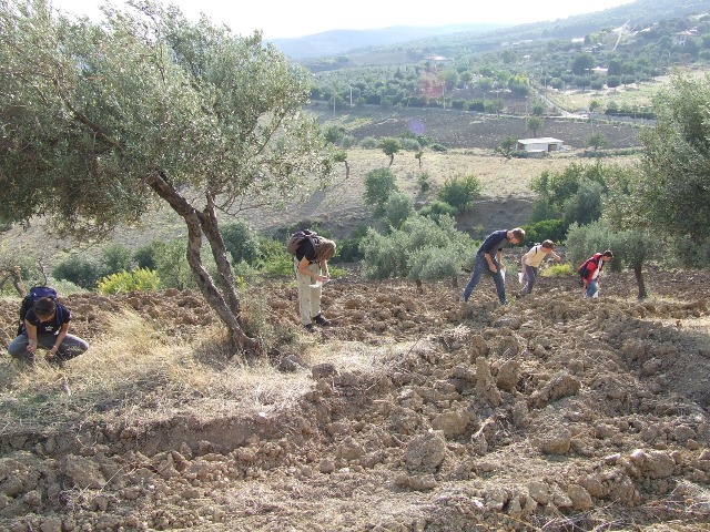 UG student team conducts systematic archaeological field survey in central Italy (Monti Lepini survey, 2006).