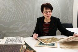 Gerda Huisman, conservator Bijzondere Collecties bij de Universiteitsbibliotheek